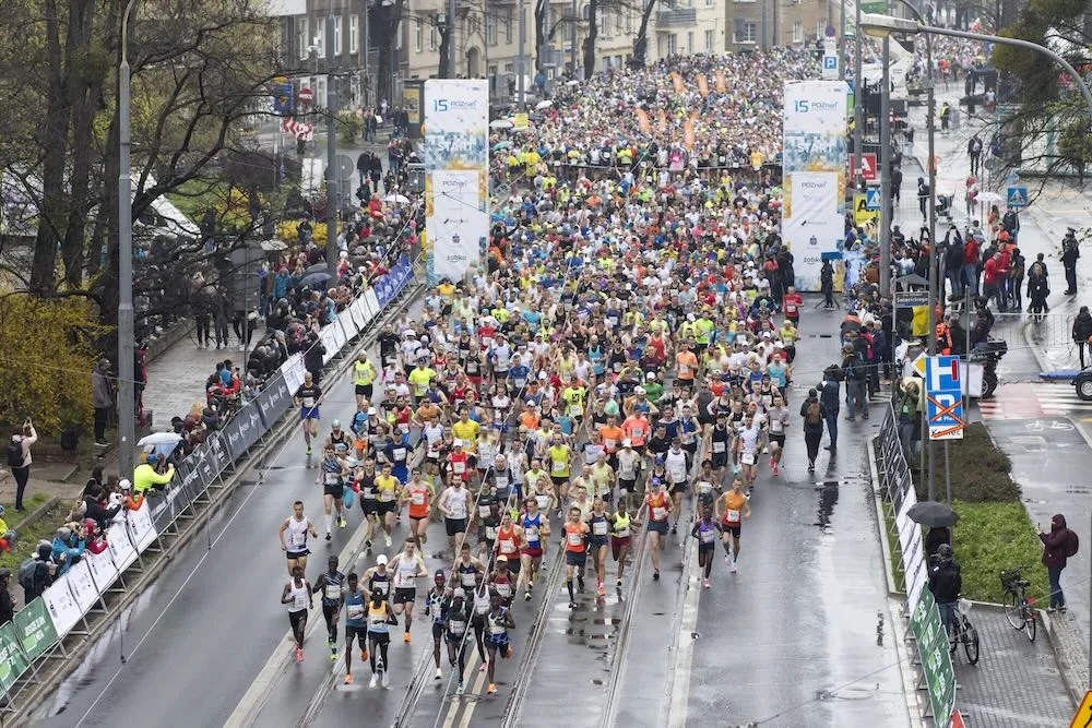 Pierwszy maraton jaki czas: realistyczne oczekiwania na trasie